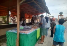 Pedagang Takjil di Ampana Ketiban Rezeki Ramadan