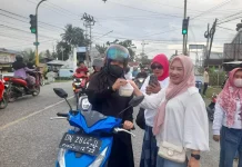 Semarak Ramadhan KKIG Touna Bagikan Ratusan Takjil