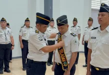 Lapas Kelas IIB Ampana Beri Penghargaan kepada Dua Pegawai Teladan