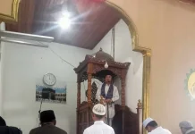 Bupati Touna Sampaikan Khutbah Jumat Tentang Keutamaan Bulan Syawal di Desa Wakai