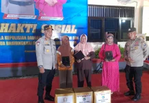 Bentuk Empati pada Kaum Dhuafa Kapolda Sulteng Bagi Bagi Sembako