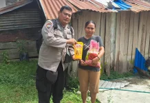Polres Touna Salurkan Bantuan Sosial untuk Warga Kurang Mampu Sumoli