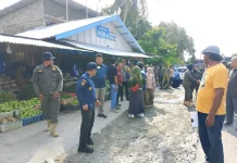 Petugas Gabungan Tertibkan PKL Pasar Sore Dondo Touna