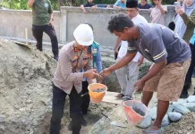 Kapolres Touna Meletakkan Batu Pembangunan RKB SD IT Al-Wahdah