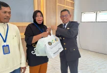 Lapas Luwuk Salurkan Bansos dan Gerobak Usaha untuk Keluarga WBP di HBP ke-62