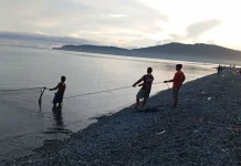 Nelayan Pukat Dampar Ampana, Kehidupan di Pesisir Ampana