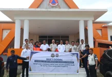 Peduli Korban Gempa, Imigrasi Sulteng Serahkan Bantuan di Sigi