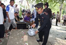 Polres Touna Gelar Pemakaman Kedinasan Purnawirawan Polri