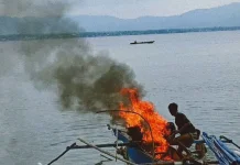 Perahu Nelayan Milik Warga Desa Labuan Touna Terbakar
