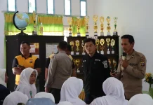 Sat Binmas Polres Touna Sosialisasikan Super App Polri ke Sekolah