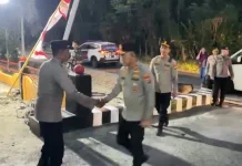 Kapolda Sulteng Salurkan Saratus Paket Sembako untuk Warga Ampana Tete