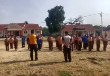 Bentuk Karakter Pelajar Disiplin, Satbinmas Polres Touna Latih Siswa SR PBB