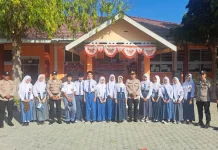 Jadi Pembina Upacara Kasat Binmas Ingatkan Siswa SMKN 1 Ampana Bahaya Radikalisme