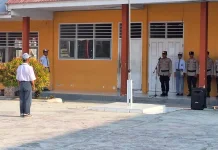 Pembina Upacara, Kasat Binmas Touna Sampaikan Pesan Kamtibmas Kepada Pelajar
