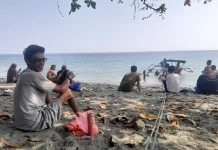 Wisata Pantai Taman Jembatan Hayal Ampana Wisata Favorit Warga di Hari Libur
