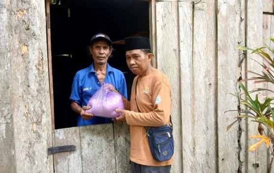 Baznas Touna Distribusikan Zakat Fitrah kepada Mustahik