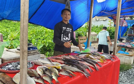 Berkah Ramadan, Rezeki bagi Pedagang Ikan Ampana
