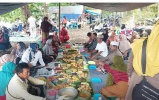 Pemdes Urundaka Tojo Una-Una Menggelar Lebaran Ketupat