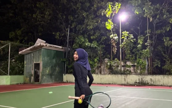 Tenis Malam Hari, Solusi Tetap Fit di Tengah Kesibukan