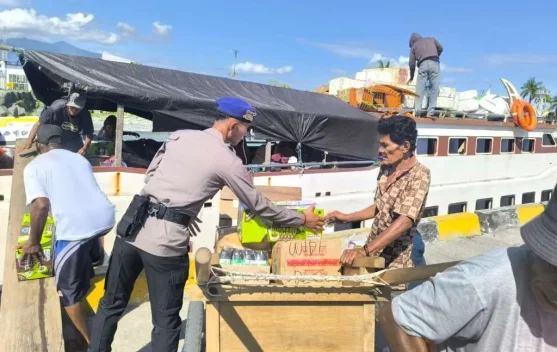 Satpolairud Polres Tojo Una-Una Sambangi dan Bina Masyarakat Pesisir Desa Labuan