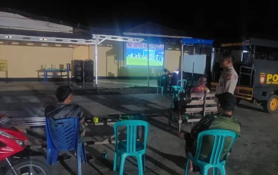 Perkuat Silaturahmi Dengan Masyarakat Polsek Bunta Gelar Nobar Piala Dunia