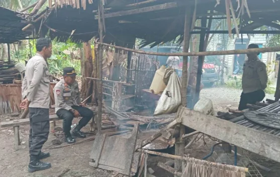 Satbinmas Polres Touna Sambangi UMKM Gula Merah, Imbau Jaga Kualitas Produk