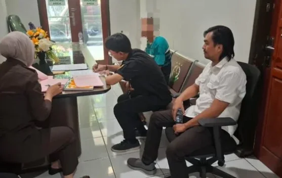Satreskrim Polres Poso Serahkan Tersangka Pencurian ke JPU