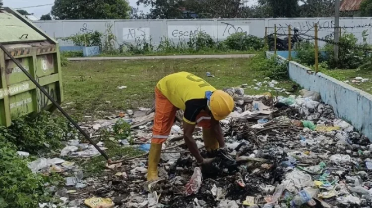 Lurah Manumutin Ajak Masyarakat Peduli Lingkungan dari Sampah
