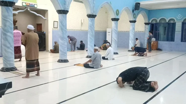Umat Muslim di Masjid Al-Mujahidin Atambua Laksanakan Tarawih Perdana