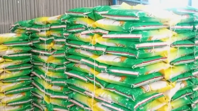 Bulog Kalabahi Pastikan Stabilitas Harga lewat Pasar Murah