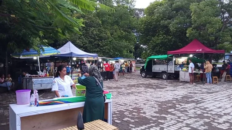 Suasana Berburu Takjil Warnai Awal Ramadhan di kota Kalabahi