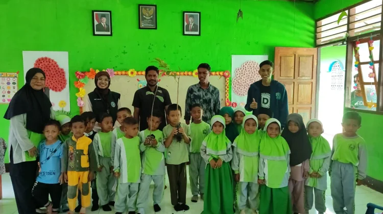 Dream News Alor Salurkan Bantuan Pendidikan ke RA Nadzarul Ikhlas Buono
