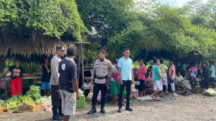 Polsek Alor Timur Amankan Aktivitas Pasar
