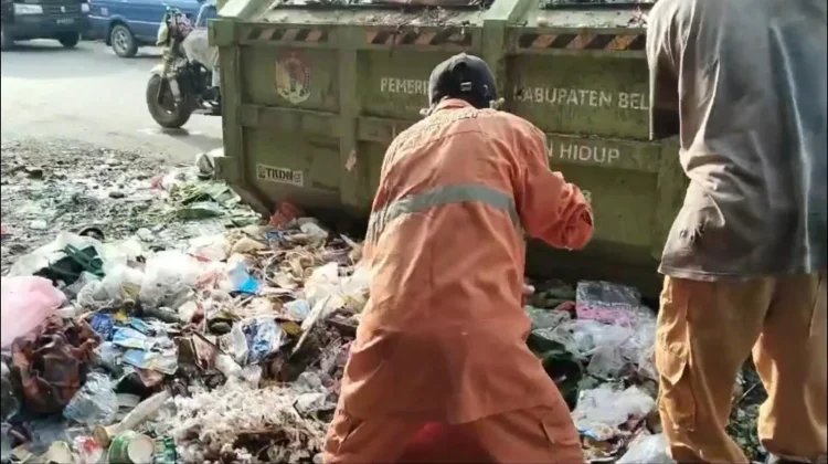Sarpras Terbatas DLHK Belu Tetap Optimis Tangani Sampah