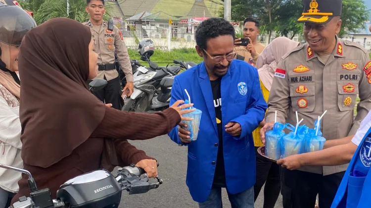 GAMKI Alor Sinergi dengan Polres Bagikan Takjil Gratis