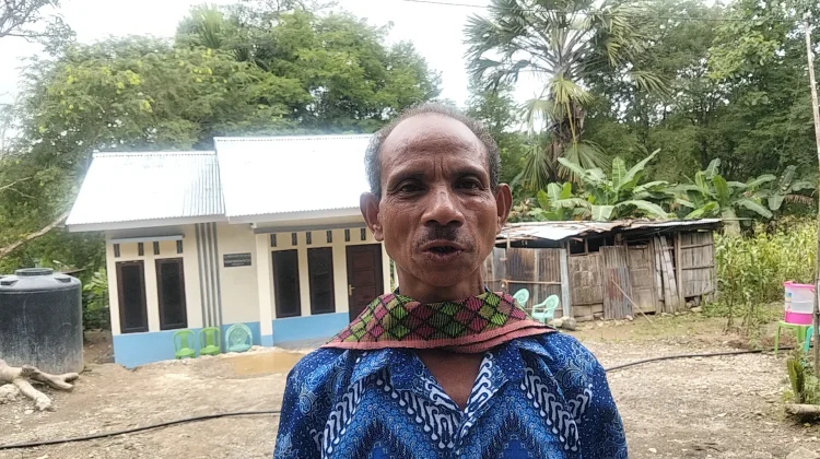 Warga Fafinesu Apresiasi Bupati TTU Diberi Bantuan Rumah