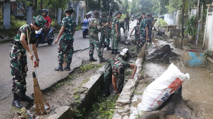 Kodim Belu Dukung Gerakan Indonesia ASRI Dengan Kerja Bakti Jumat Bersih