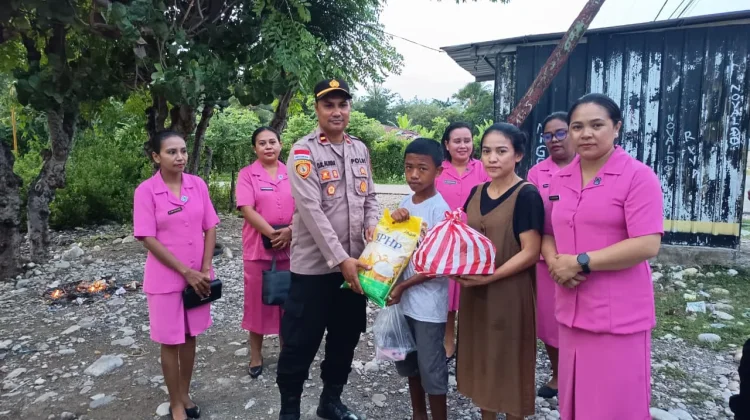 Polsek Malaka Barat Berbagi Takjil dan Sembako di Bulan Suci Ramadhan