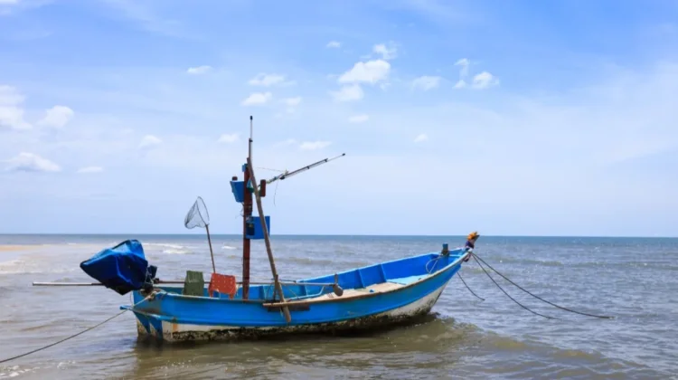 Kewaspadaan Terhadap Cuaca dan Kelengkapan Alat Keselamatan Laut
