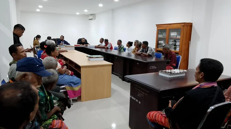 Warga Boen Protes Pemberhentian Kades di DPRD Malaka