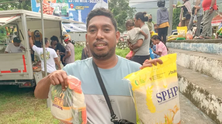 Warga Kalabahi Harap Pasar Murah Terus Digelar Secara Berkala
