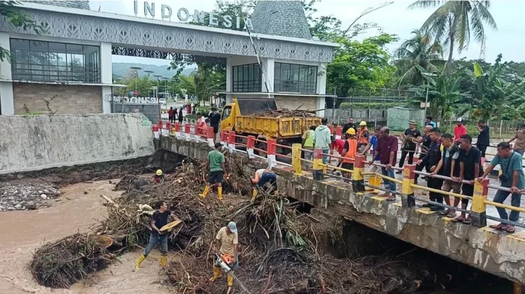 Penanganan Banjir Pasca Hujan di PLBN Motaain telah dilakukan