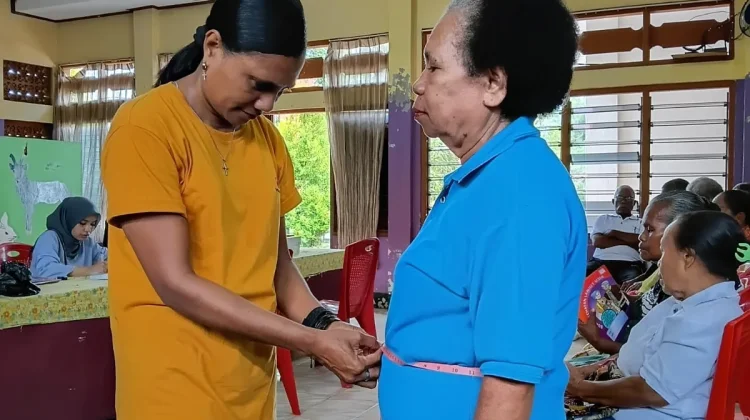 Desa Adang Buom dan Gereja Dorong Pelayanan Kesehatan Lansia Rutin