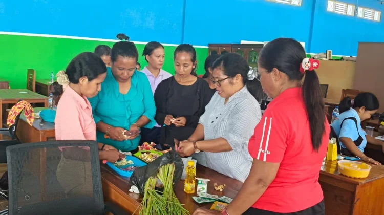 Mahasiswa UKAW Latih Guru SMK di Malaka Olah Produk Perikanan Bernilai Jual