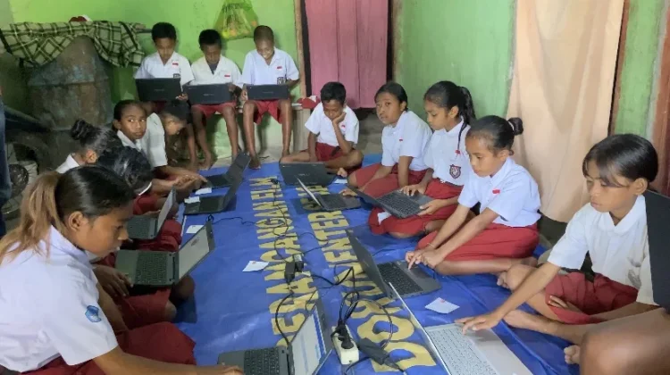 SDI Nanaenoe  Butuh Sentuhan Jaringan Internet, Siswa: Kami Mau Maju dari Perbatasan