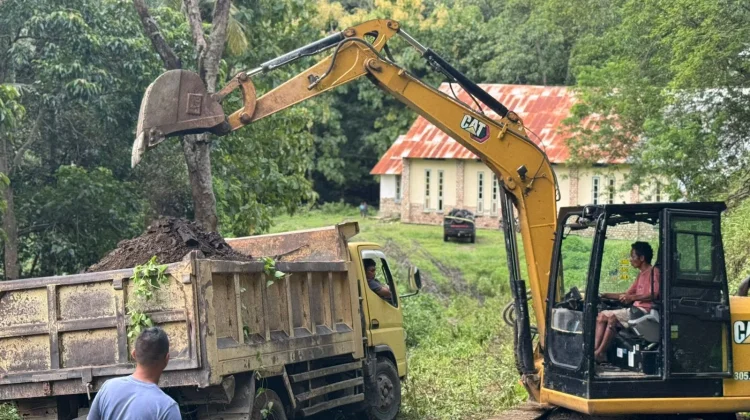 Jembatan Kaenbaun TTU Dibangun Kembali oleh Komunitas Jeep 4x4