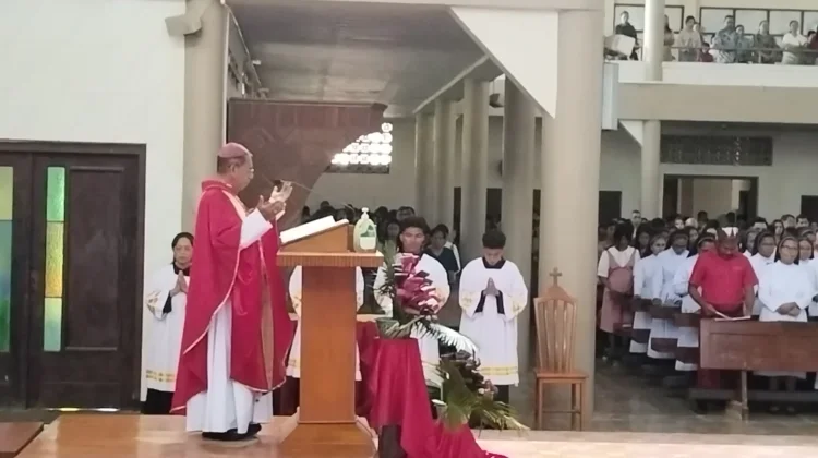 Uskup Atambua Mengajak Umat Katolik Lebih Berani Memerangi Permusuhan