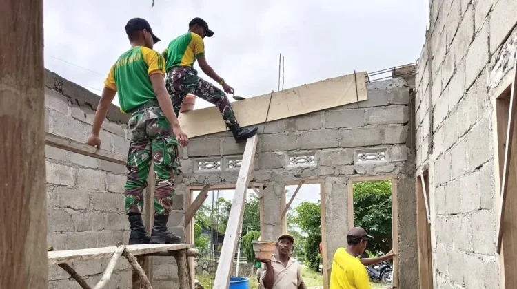 Pos Ailala Melakukan Karya Bakti Pembangunan Rumah Warga