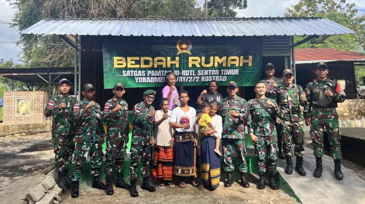 Lansia Korban Kebakaran Terima Rumah dari Satgas Yonarmed 12 Kostrad