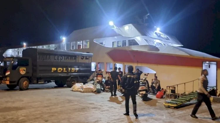 Ratusan Jirigen Minuman Keras Diamankan Polisi di Pelabuhan Dulionong Alor